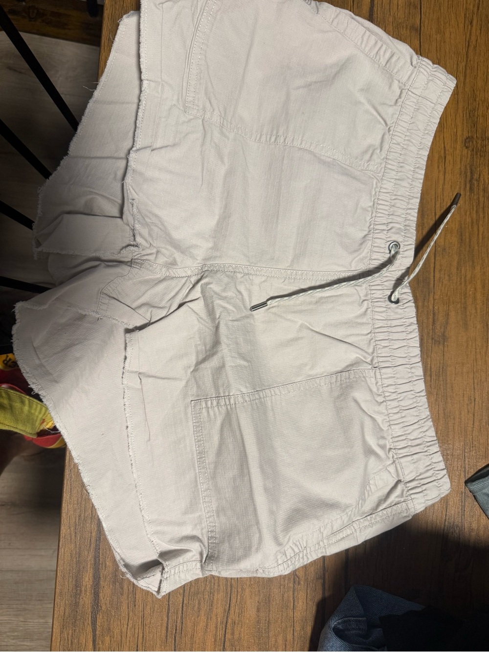 Vuori Light Beige/Off-White Pull-On Shorts